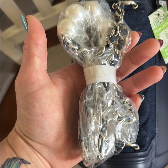 Badgley Mischka purse​ - Picture 7 of 9